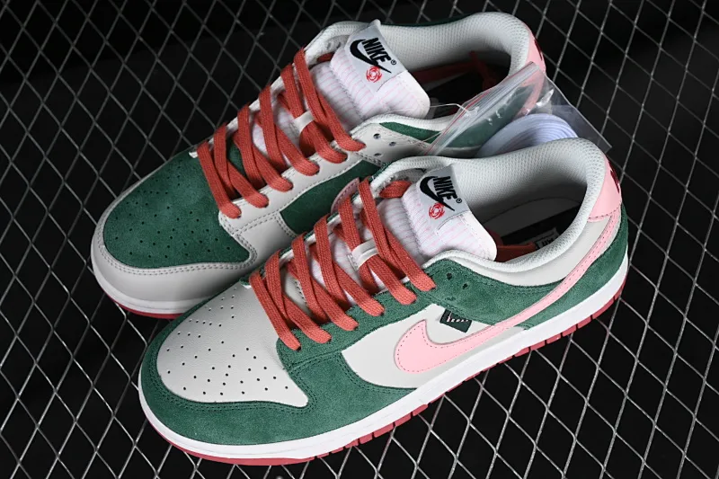 All Categories Nk SB Dunk Series Nk SB Dunk Low Low-top sneakers Nk Dunk Low "All Petals United" Sonorous Rose SB low-top casual sneakers FN8923-061